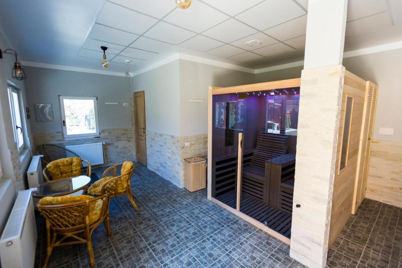 Royal Inn Busteni-Adults Only エクステリア 写真