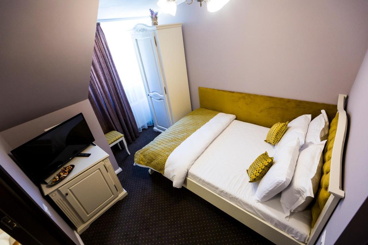 Royal Inn Busteni-Adults Only エクステリア 写真