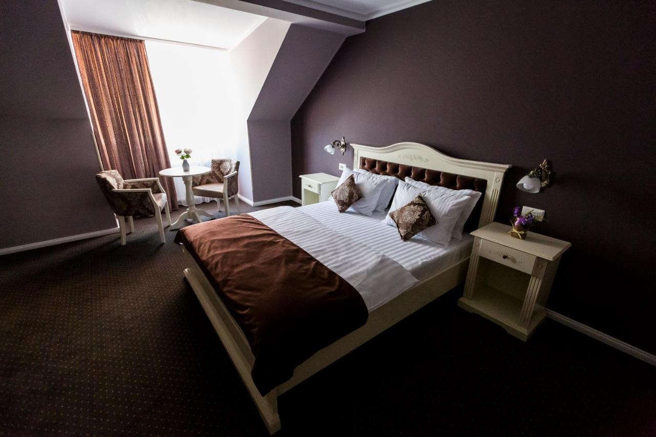 Royal Inn Busteni-Adults Only エクステリア 写真