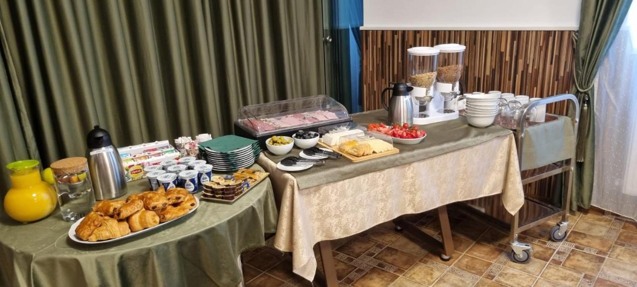 Royal Inn Busteni-Adults Only エクステリア 写真
